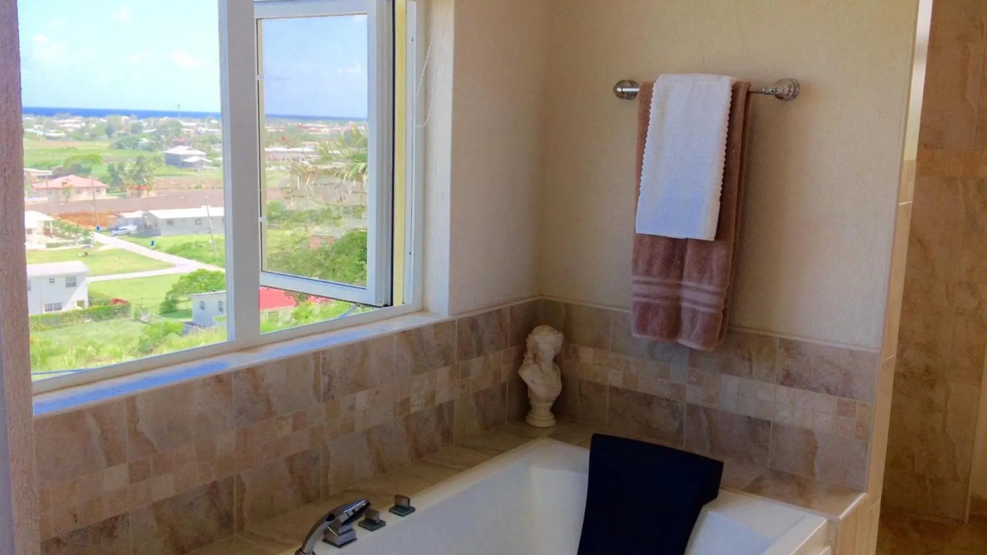 Remarkable 3-Bed Villa In Christchurch 0*,  Barbados